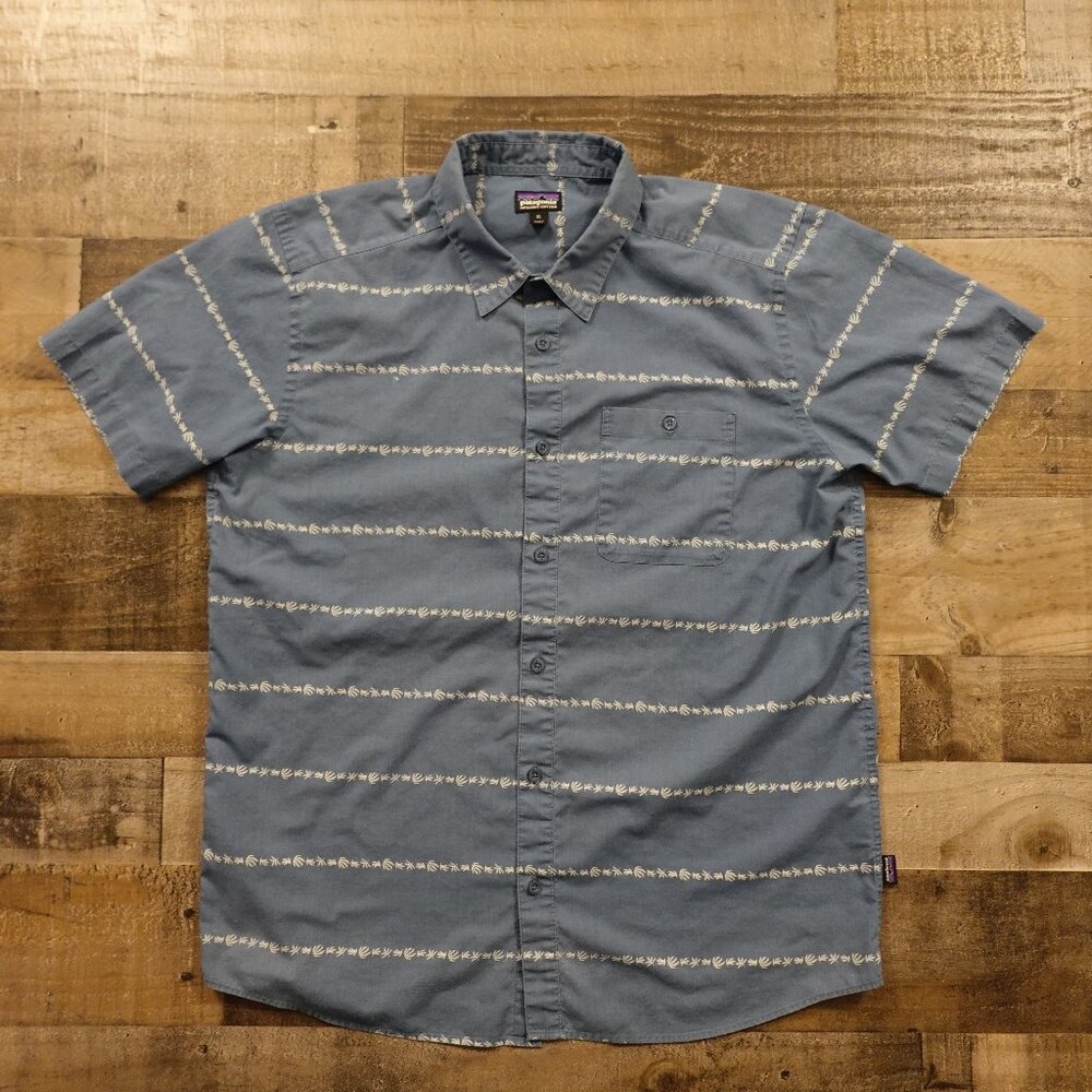 Patagonia Go To Shirt Men’s XL Blue Short Sleeve Button-Up Organic Cotton Blend